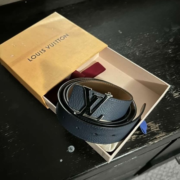 Louie Vuitton Belt, it is reversible Blue/ Brown - Picture 2 of 2